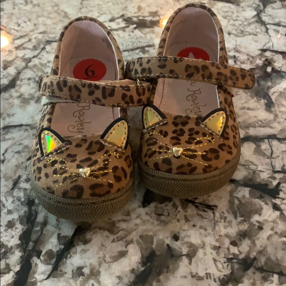 Little girl  shoes with a cat design.